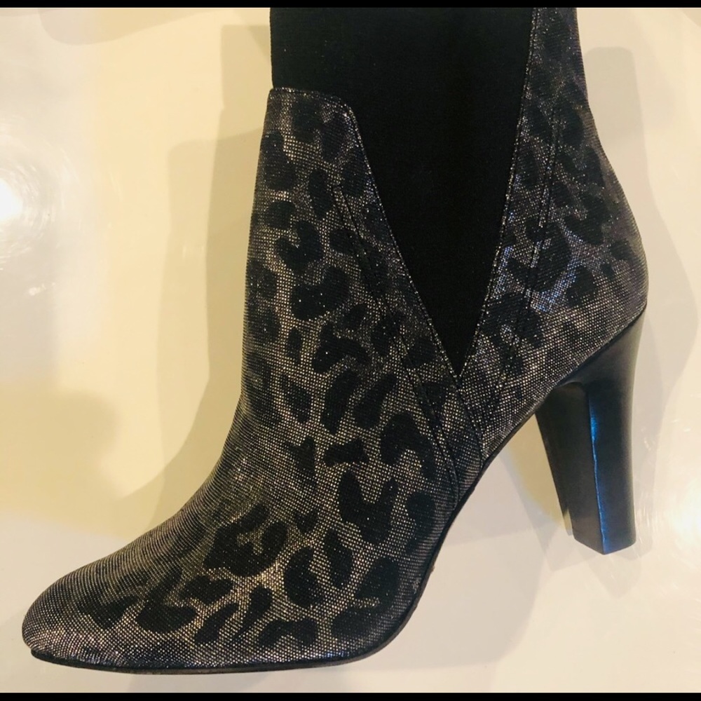 Donald J Pliner Leather Booties